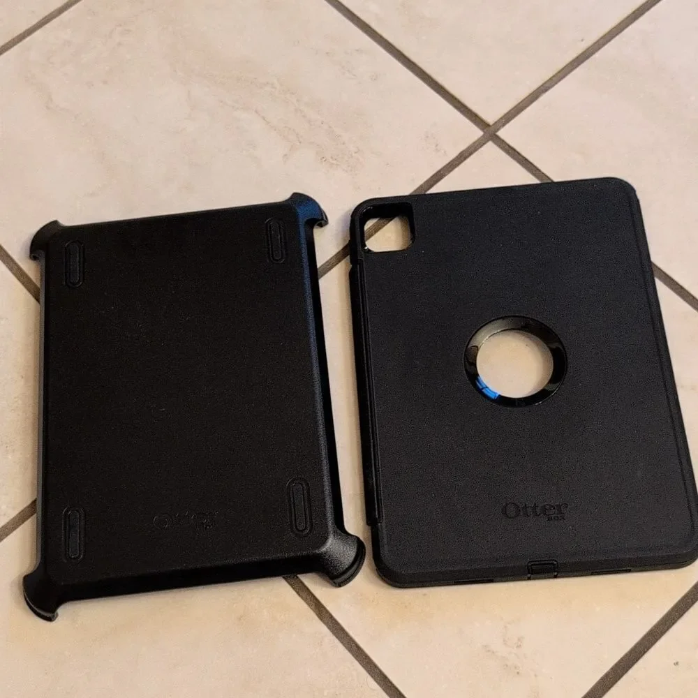 New In Damaged Box Otterbox iPad Pro 11-Inch Case Defender Pro Black